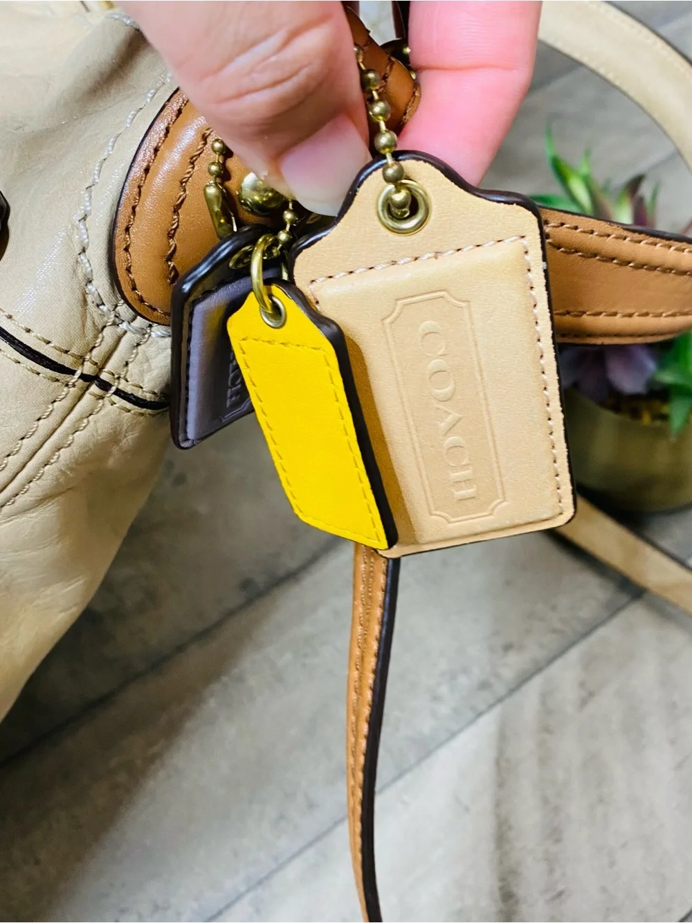 COACH Poppy Leather Colorblock Perri Hippie Crossbody Purse Bag Yellow Beige